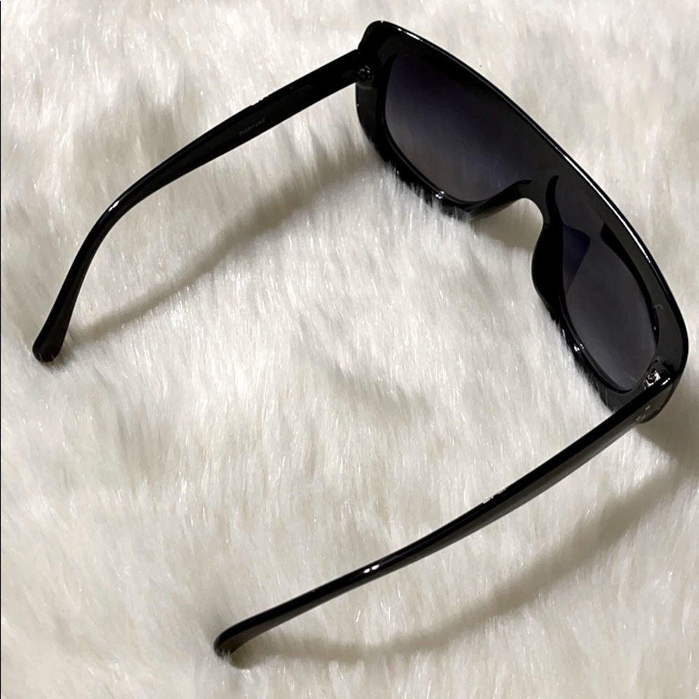 2 for $22 mix Sunglasses - Picture 4 of 5